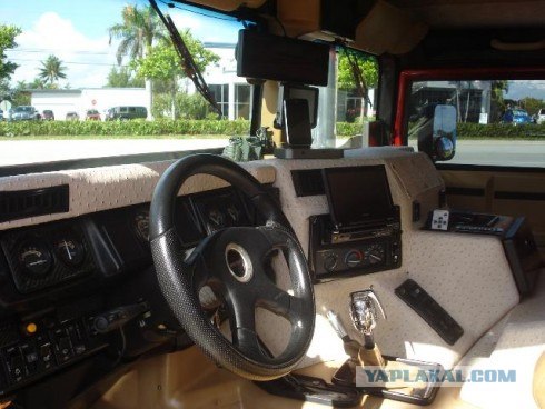 Китчевый Hummer H1 оценили в 89 000 долларов