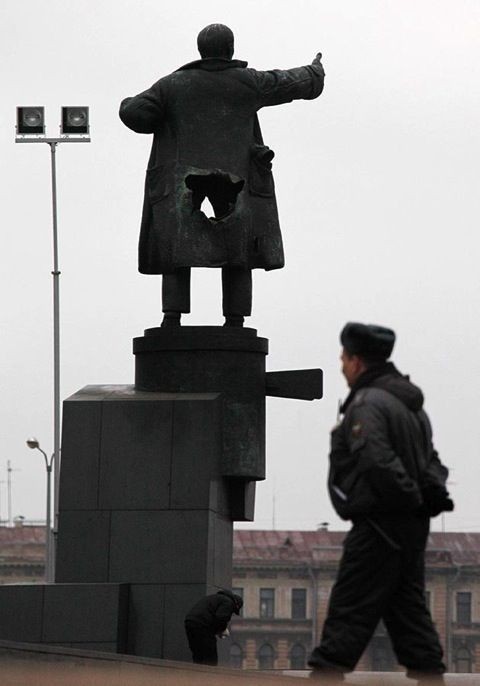 Надо учиться жить экономно и бедно