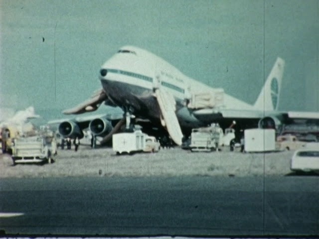 Боинг 747 встал на дыбы после неудачного взлёта