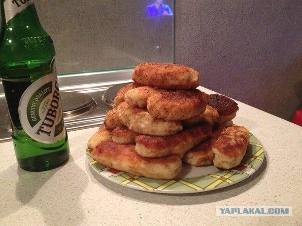 Картофельные палочки (котлеты) с сыром, И томатно-чесночным соусом