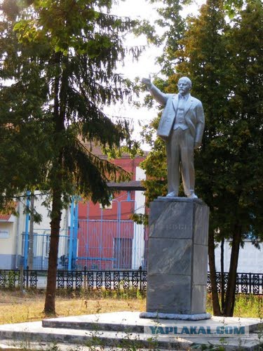 Памятники Ленину