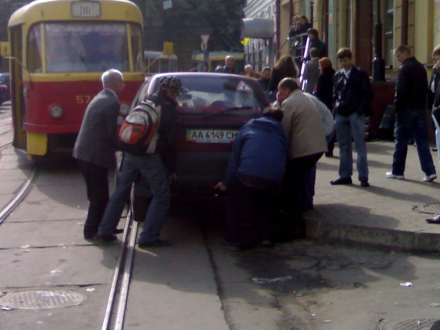 Ничего себе припарковалась 