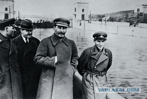 У гроба Папы Иоанна Павла II