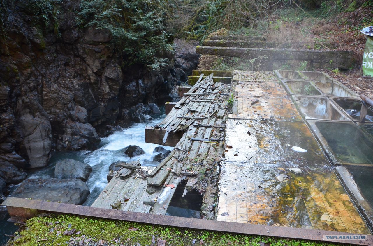 Радоновые ванны абхазия ткуарчал. Термальные источники в ткуарчал абхазия. Радоновые ванны абхазия ткуарчал. Радоновые термальные источники в абхазии. Радоновые ванны в абхазии.