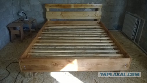 Кровать