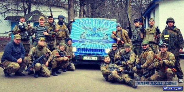 Пассажир с ножом ввязался в драку с молодежью в автобусе из-за нацистских речевок