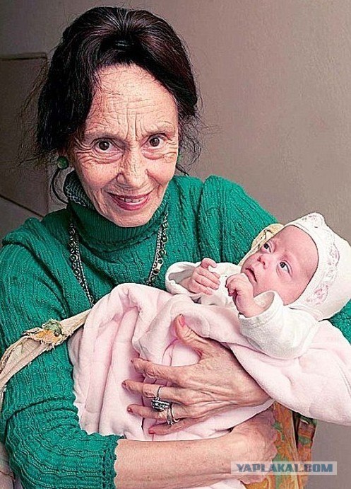 70-ти летняя мама-бабушка (5 фото)