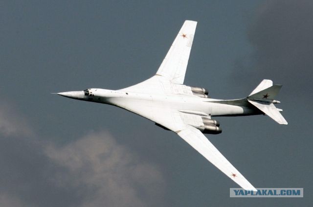 Взлет Ту-160 с необычного ракурса