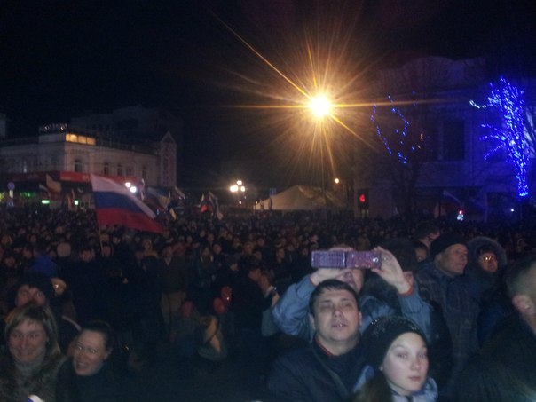 Жители Симферополя празднуют