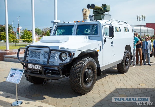 Украинский "Кугуар" встречают в ВСУ.
