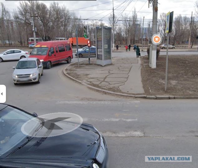 Перевернуло в воздухе. В Волгограде 73-летнего пешехода снесли на перекрестке