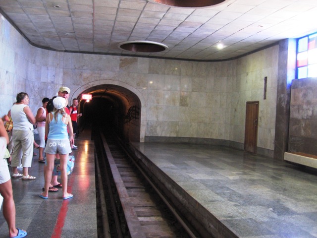 В пещеры на метро