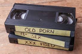 Забытые видеокассеты VHS, которые брали из видеопроката или у знакомых