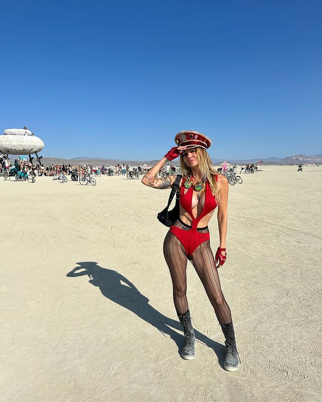 Девушки с фестиваля Burning Man-2023