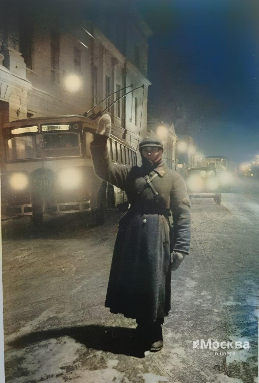 Москва 1936 год. Москва 1936. Москва москворецкий мост 1938. Фотографии 1936 год. Матч спартака на красной площади 1936.