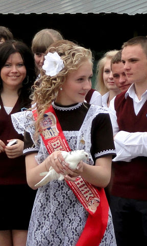 Школьницы на последнем звонке 2013