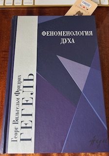 Официально: люди, читающие книги, умнее тех, кто залипает на видосы в соцсетях