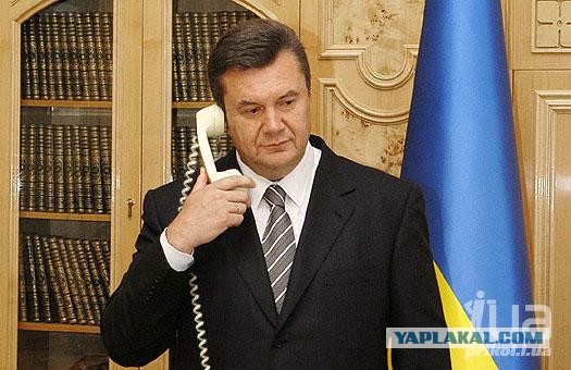 Премьер-министр Украины Азаров подал в отставку