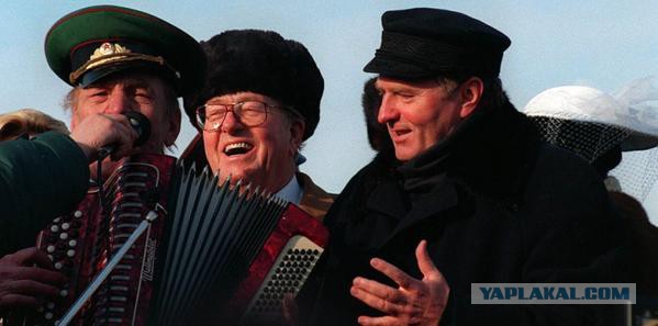 Партия Марин Ле Пен получила кредит