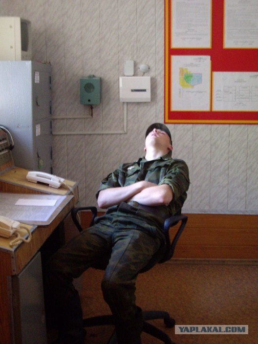Russian Army - солдаты могут спать везде!
