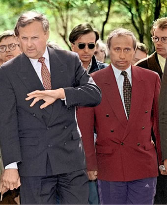 Собчак А.А. и его перспективный носильщик.