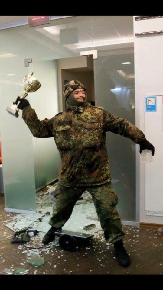 17 минут из Киева. Центр. Улица. Херои