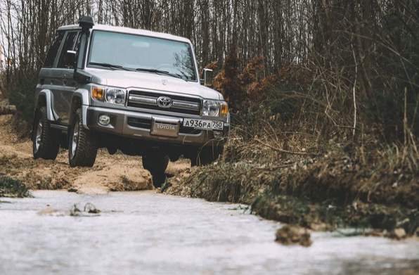 Легендарный, железный и ламповый Land Cruiser 76