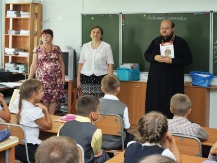 Объясните закон тяготения