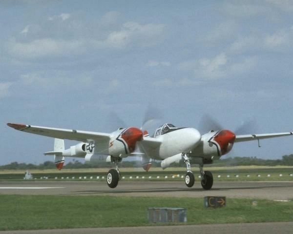 Многоцелевой истребитель P-38 «Lightning»