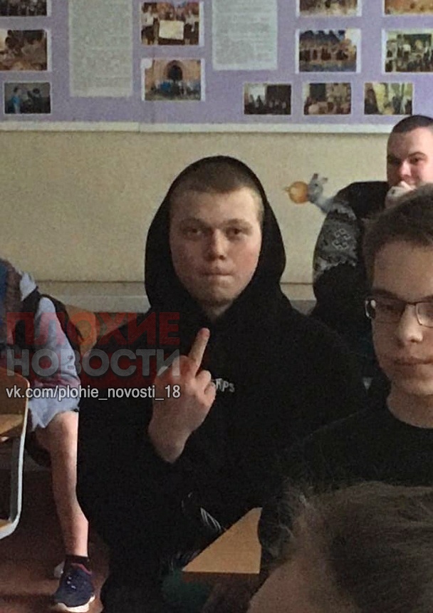Избил учительницу на уроке