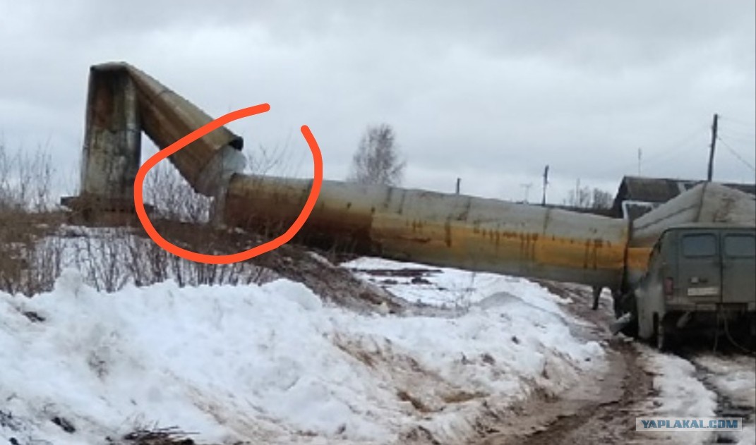 башня упала на буханку