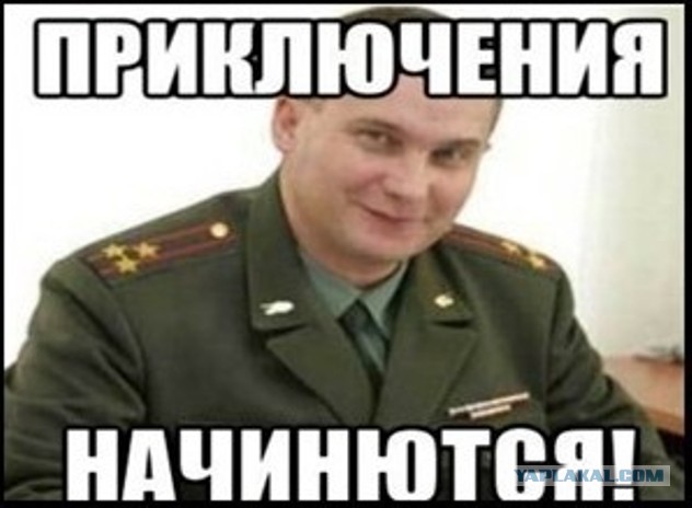 Работник алкомаркета вплотную подъехал к входу в военкомат в Урюпинске и поджёг свой ВАЗ