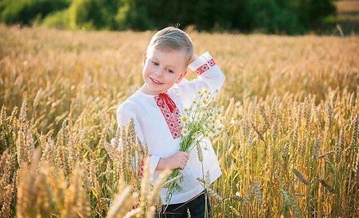 Живет в белорусском слушать. Белорусское поле и дети. Белорусские мальчики. Маленький белорус. Белорус в поле.