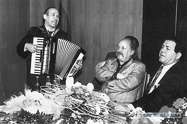 Потолок ледяной, дверь скрипучая.... 86 лет композитору Эдуарду Ханку