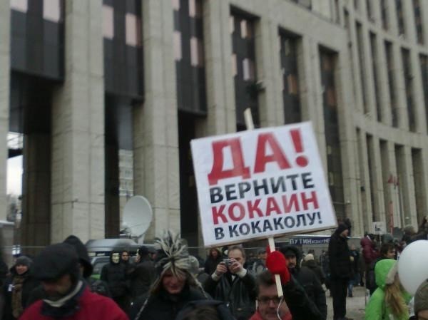 Coca-Cola провела глобальный ребрендинг и вернула элементы дизайна из 2000-х
