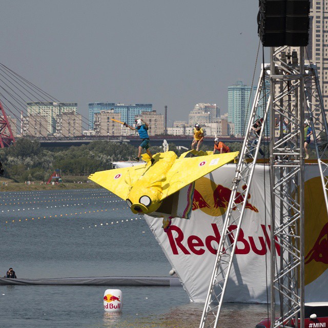 Red Bull Flugtag 2015: полет головы Михалкова