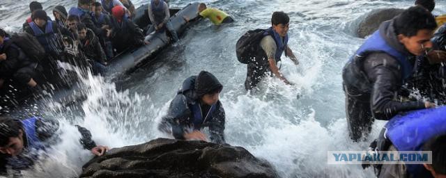 Беженцы плывут