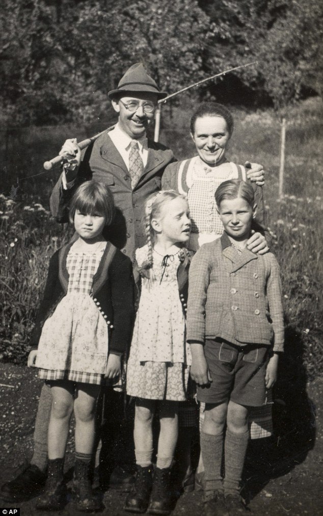 История в фотографиях