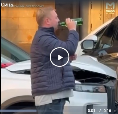 Пьяный петербуржец после ДТП отказался от проверки на алкоголь и на уверенном бахнул вискаря прямо в машине ДПС