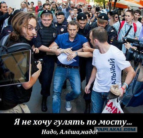 Спят усталые, политики и избранники.