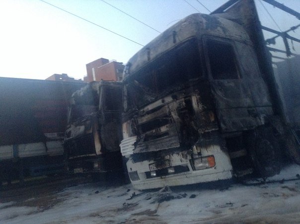 Тупой водитель чуть не наложил кирпичей когда зажали в "коробку" водители фур