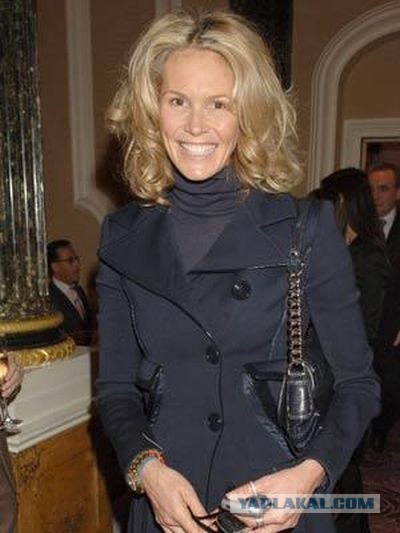 Сколько лет этой девушке? (4 фото)