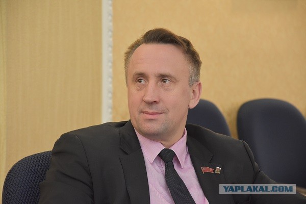 В России хотят сажать рядом на рабочих местах одиноких мужчин и женщин