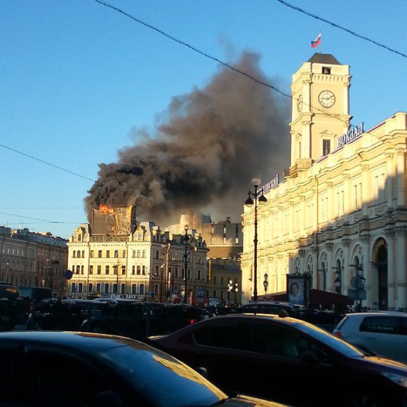 10-метровый экран вспыхнул в центре Петербурга