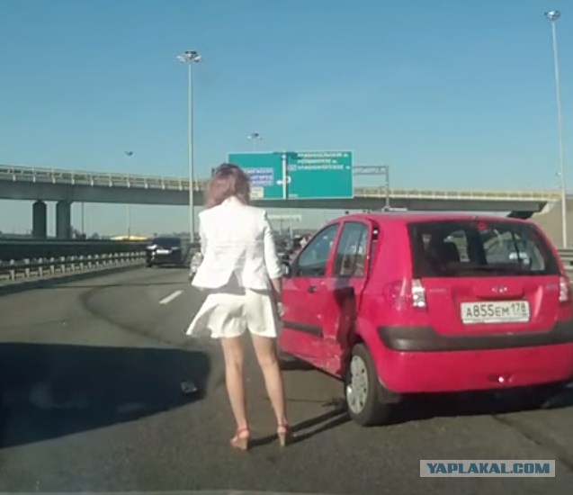 Авария на КАД из-за жучки за рулем!