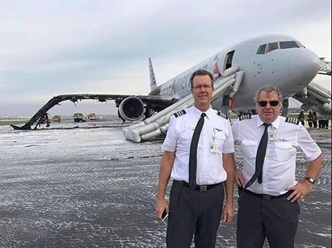 Во время вылета из аэропорта Чикаго,загорелся Boeing 767-323(ER)