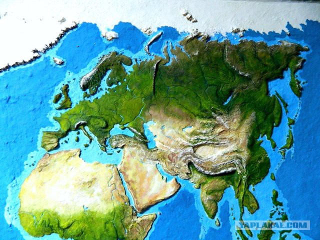 Эффектная карта мира на стене