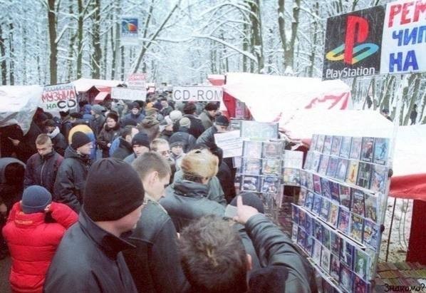 В 1996-м году легендарная Горбушка попала в Книгу рекордов Гиннесса, за достижение в области: «Самое быстрое пиратство».