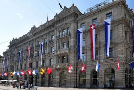 Банки в Швейцарии начали доплачивать заемщикам за кредиты