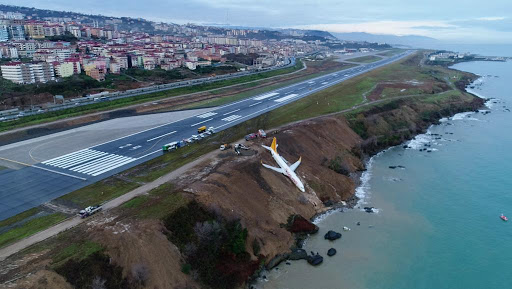 Самолет потерпел крушение в аэропорту г. Стамбул, Турция